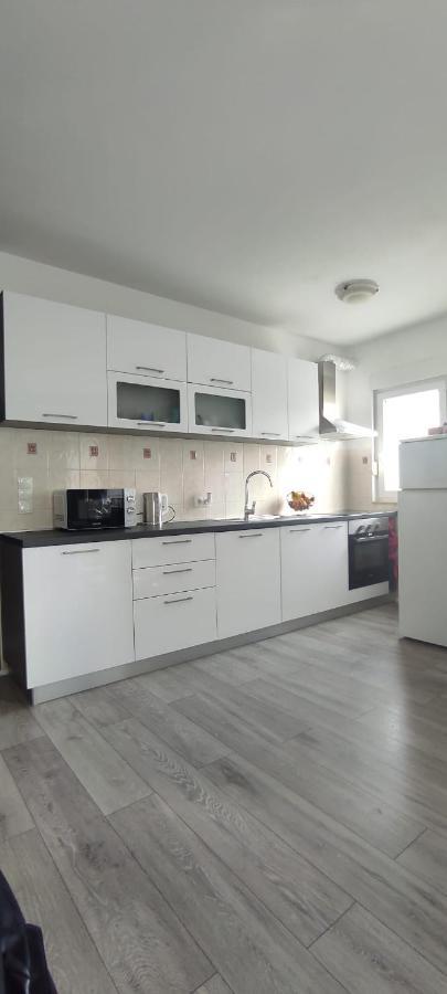 Apartman K&S Kastela Bagian luar foto